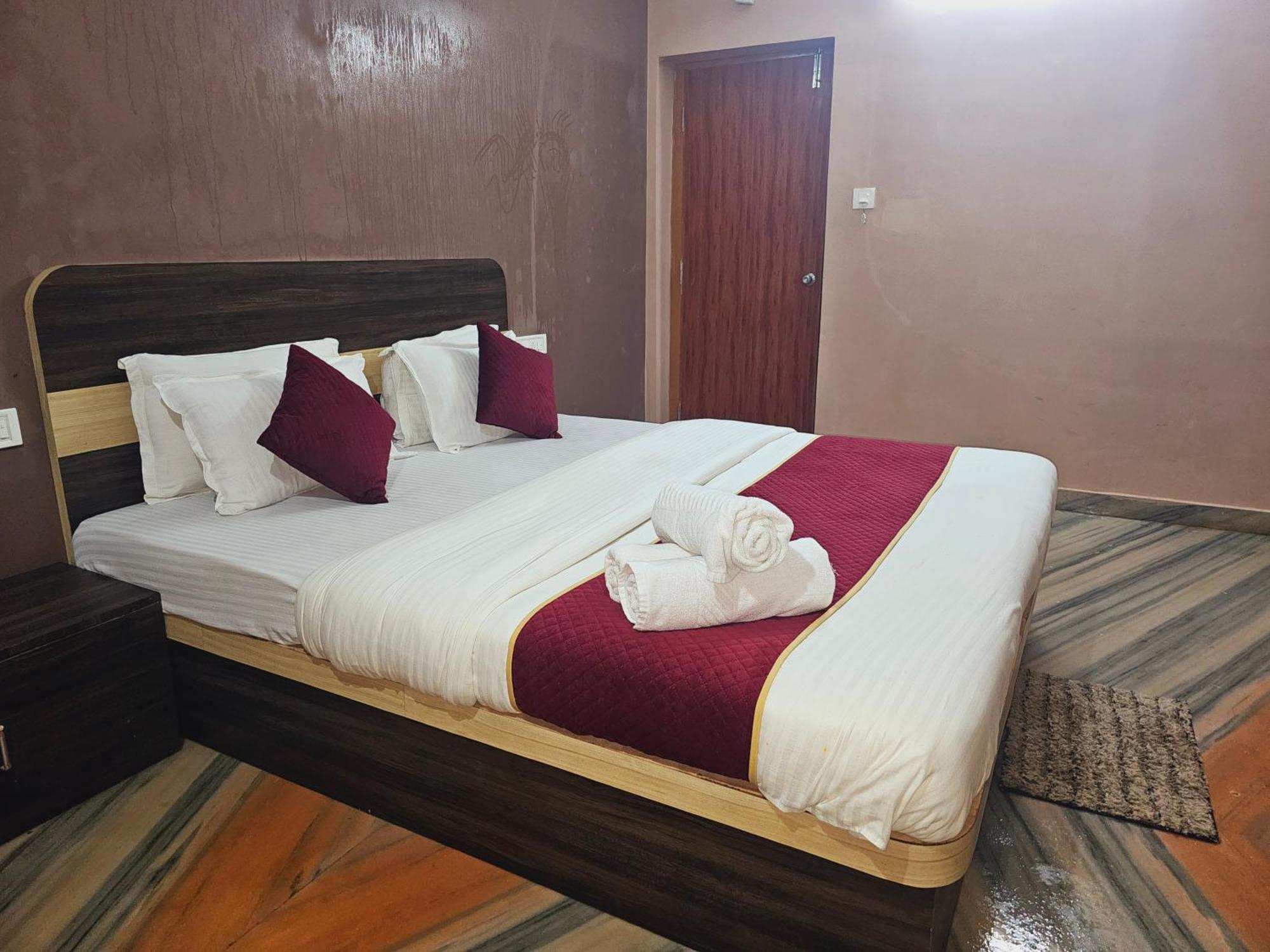 Hotel Aadya Puri