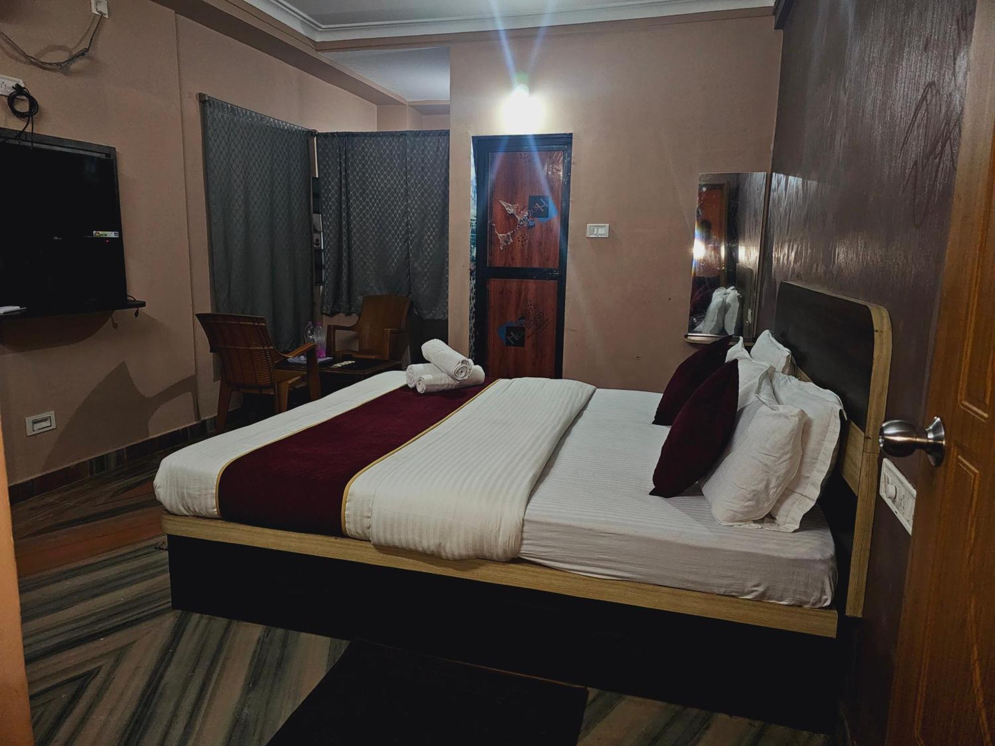 Hotel Aadya Puri