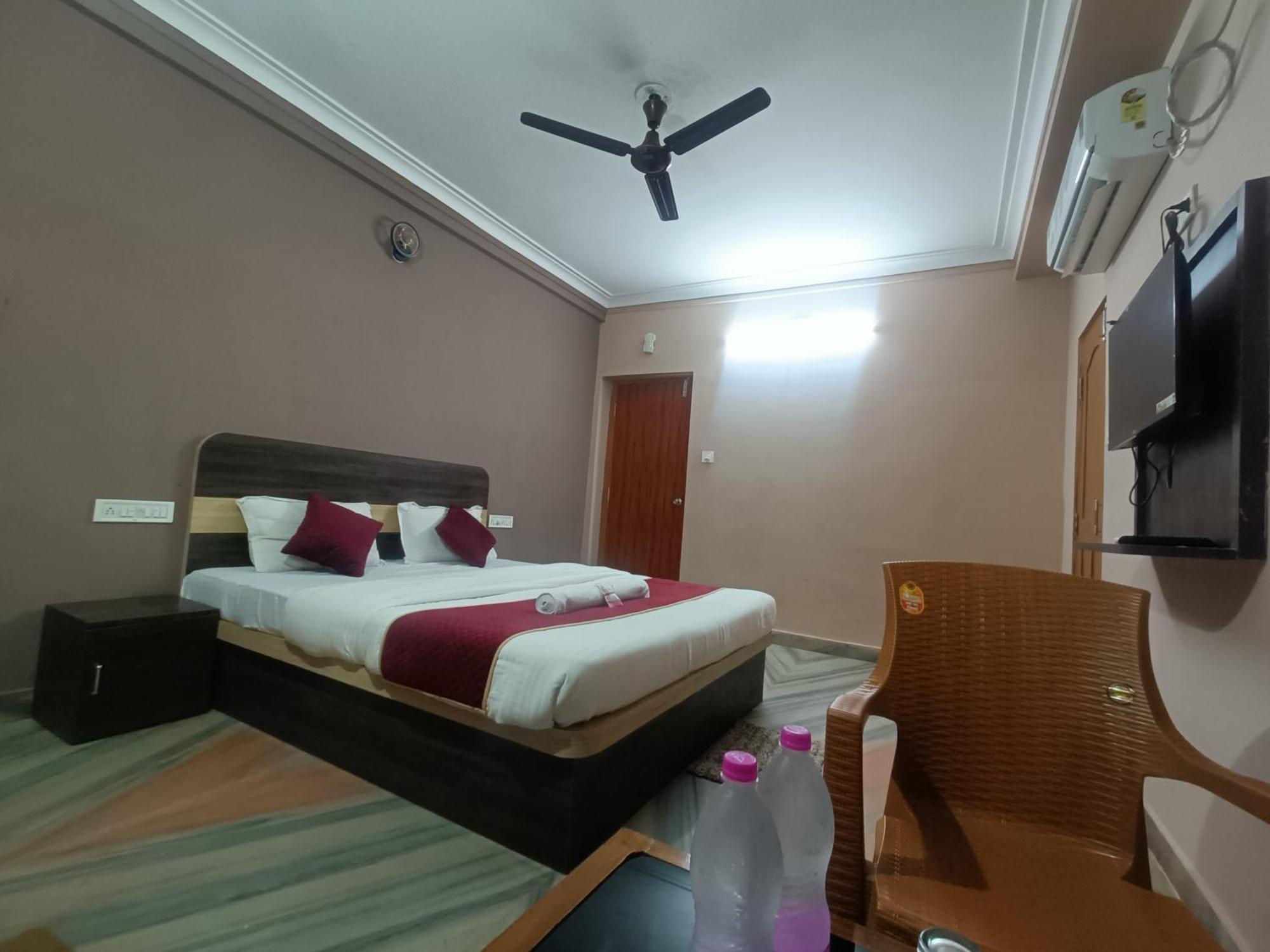 Hotel Aadya Puri