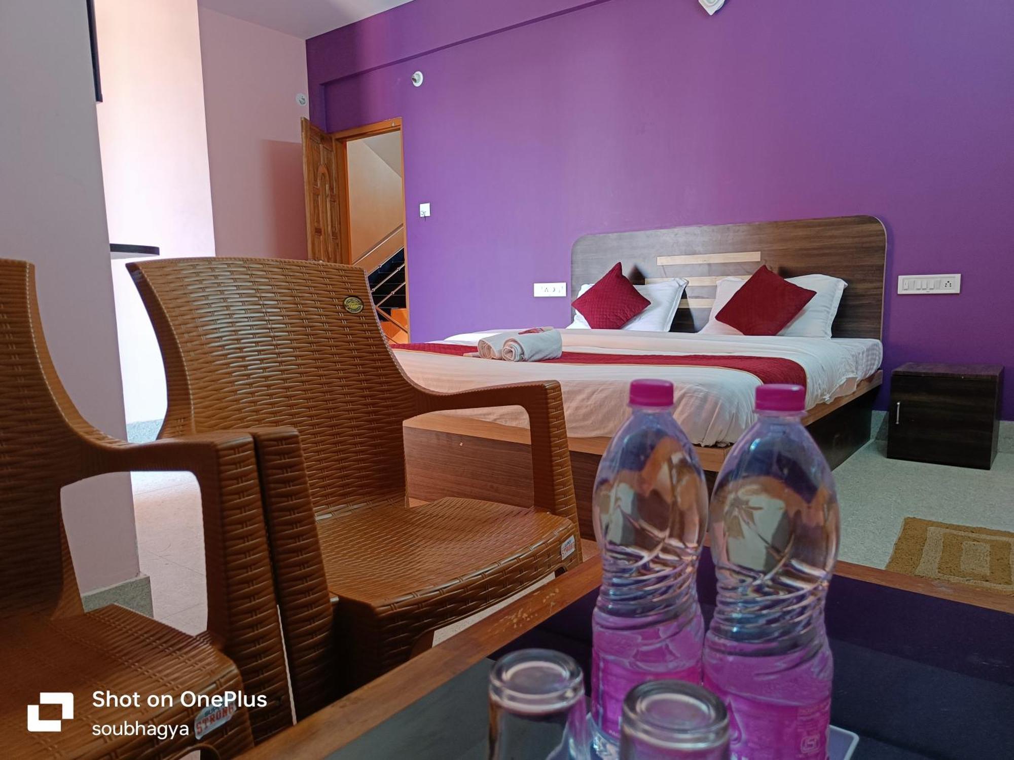 Hotel Aadya 2*