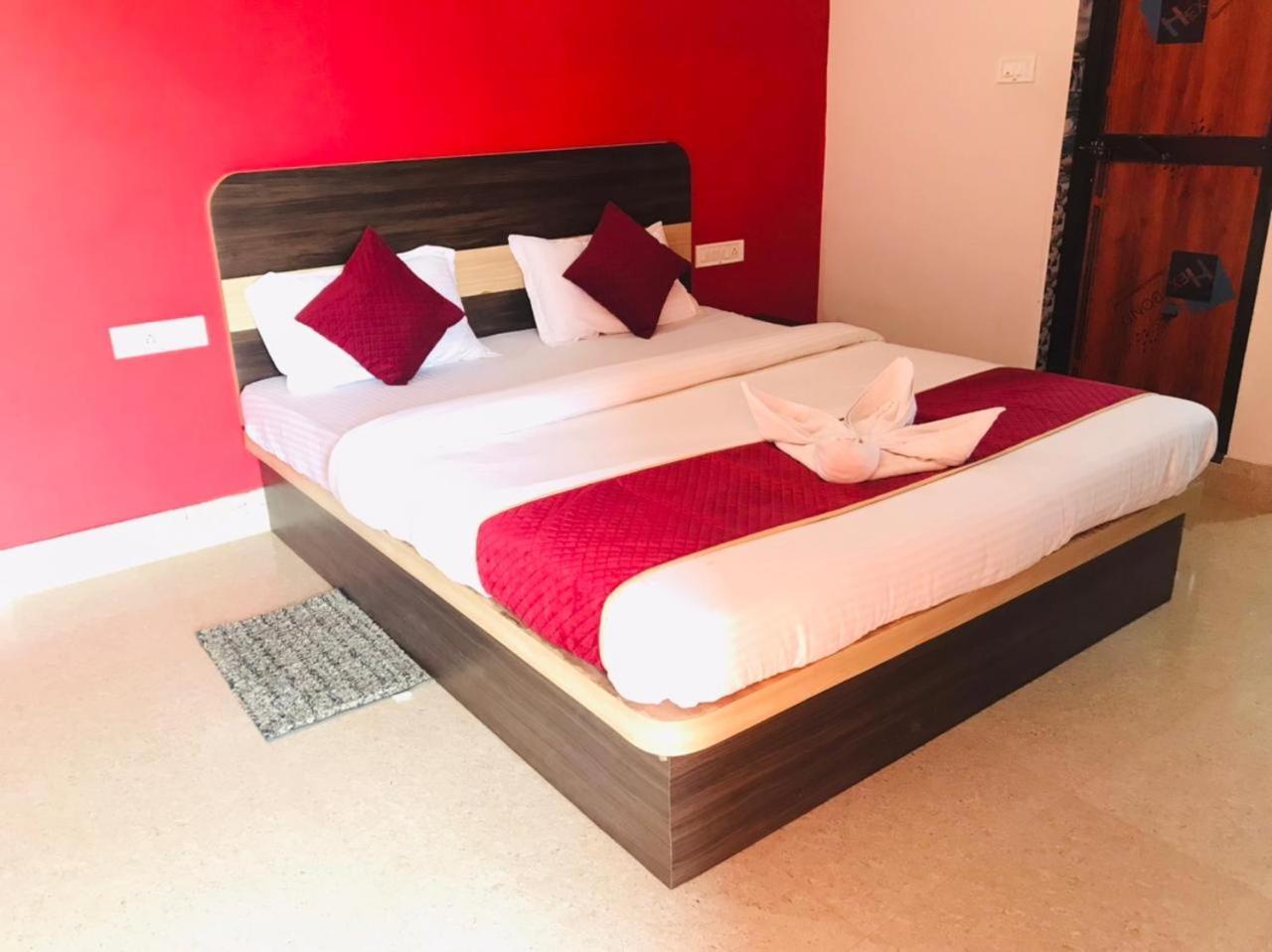 Aadya Hotel 2*