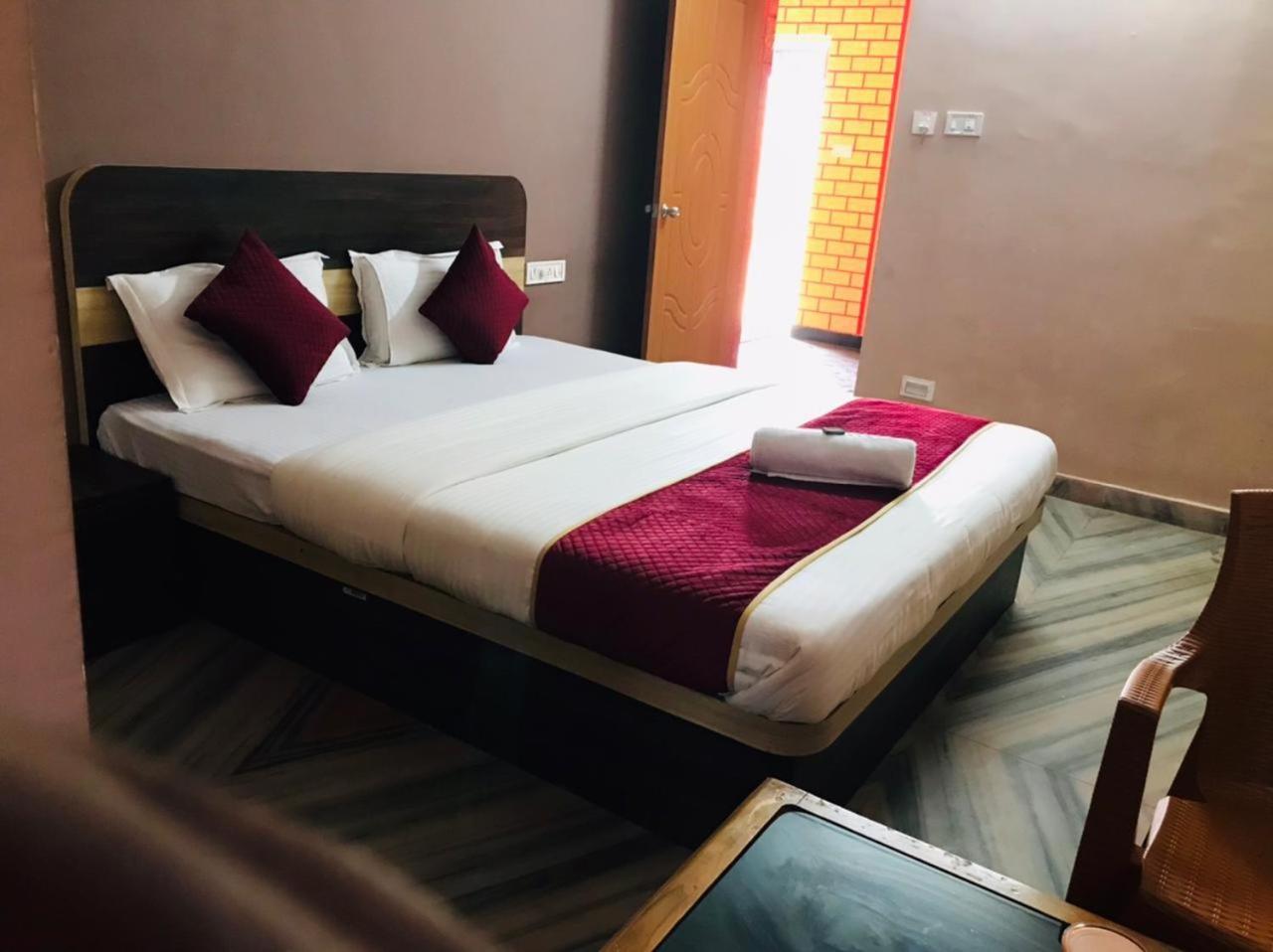 Hotel Aadya Puri